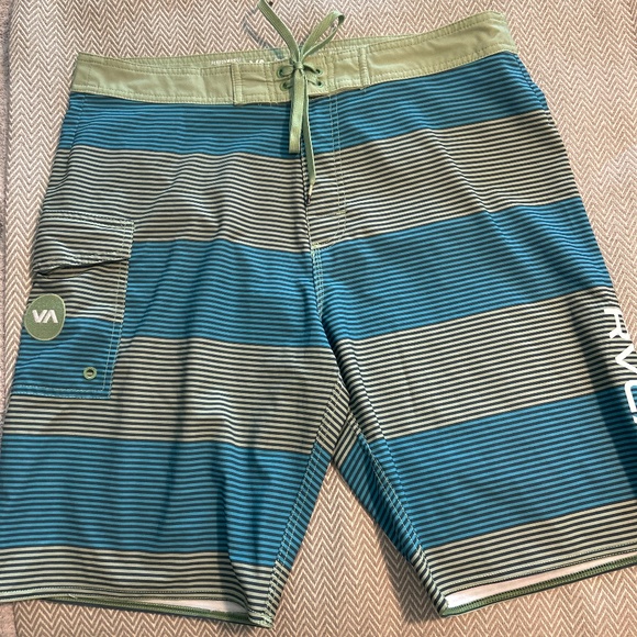 RVCA - Picture 1 of 4
